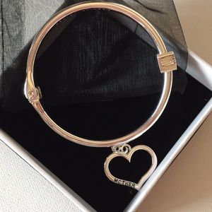 Mother’s Love Bracelet    Silver
